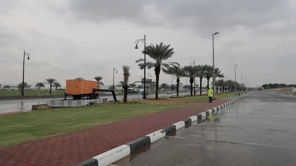 1200 موظف ومئات المعدات في حالة استنفار تام لمواجهة موجة الأمطار القادمة